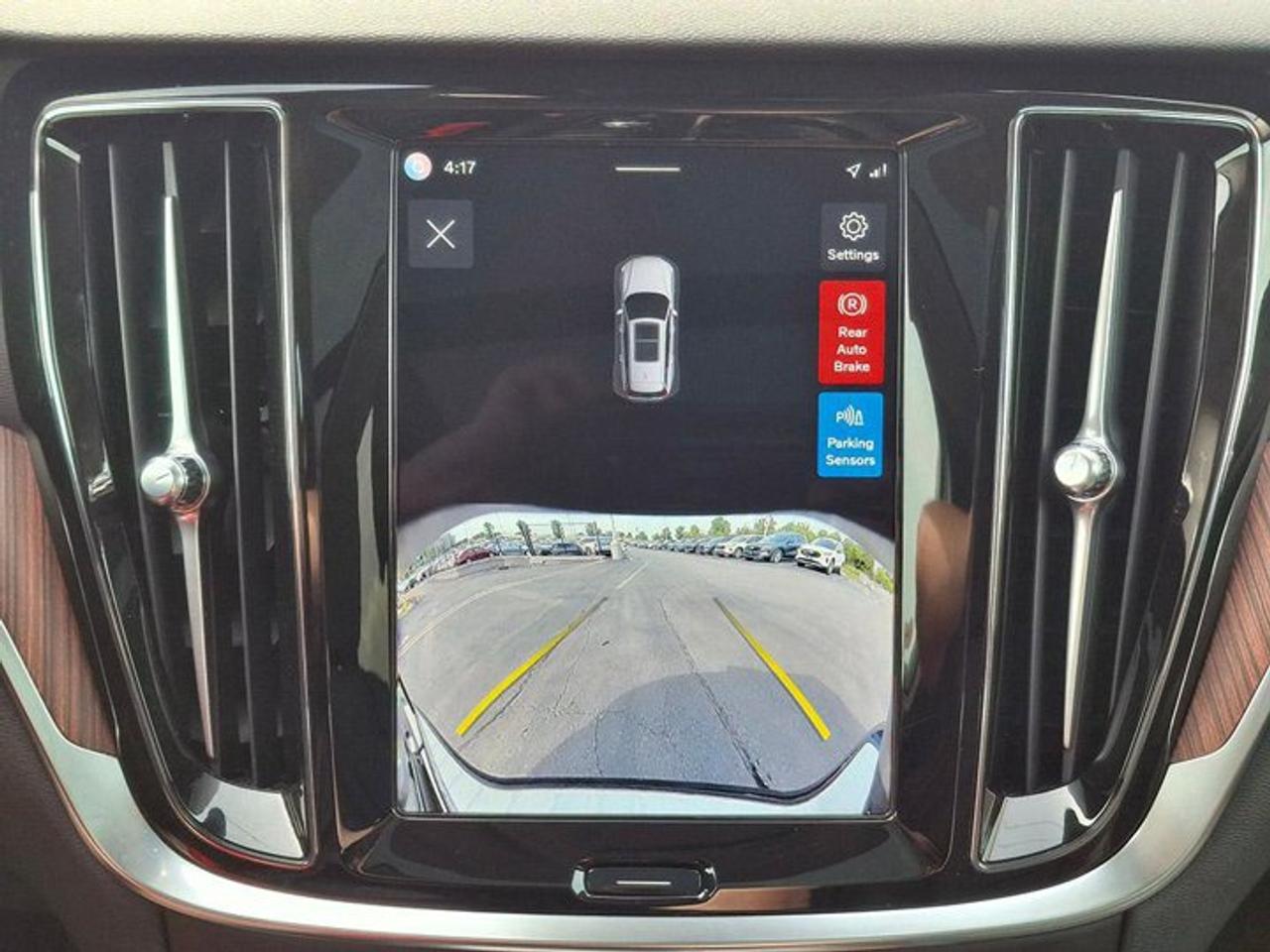 2025 Volvo V60 Cross Country Core AWD | Leather | Sunroof | Heated Seats | Power Seat | Rear Camera | and More ! Photo