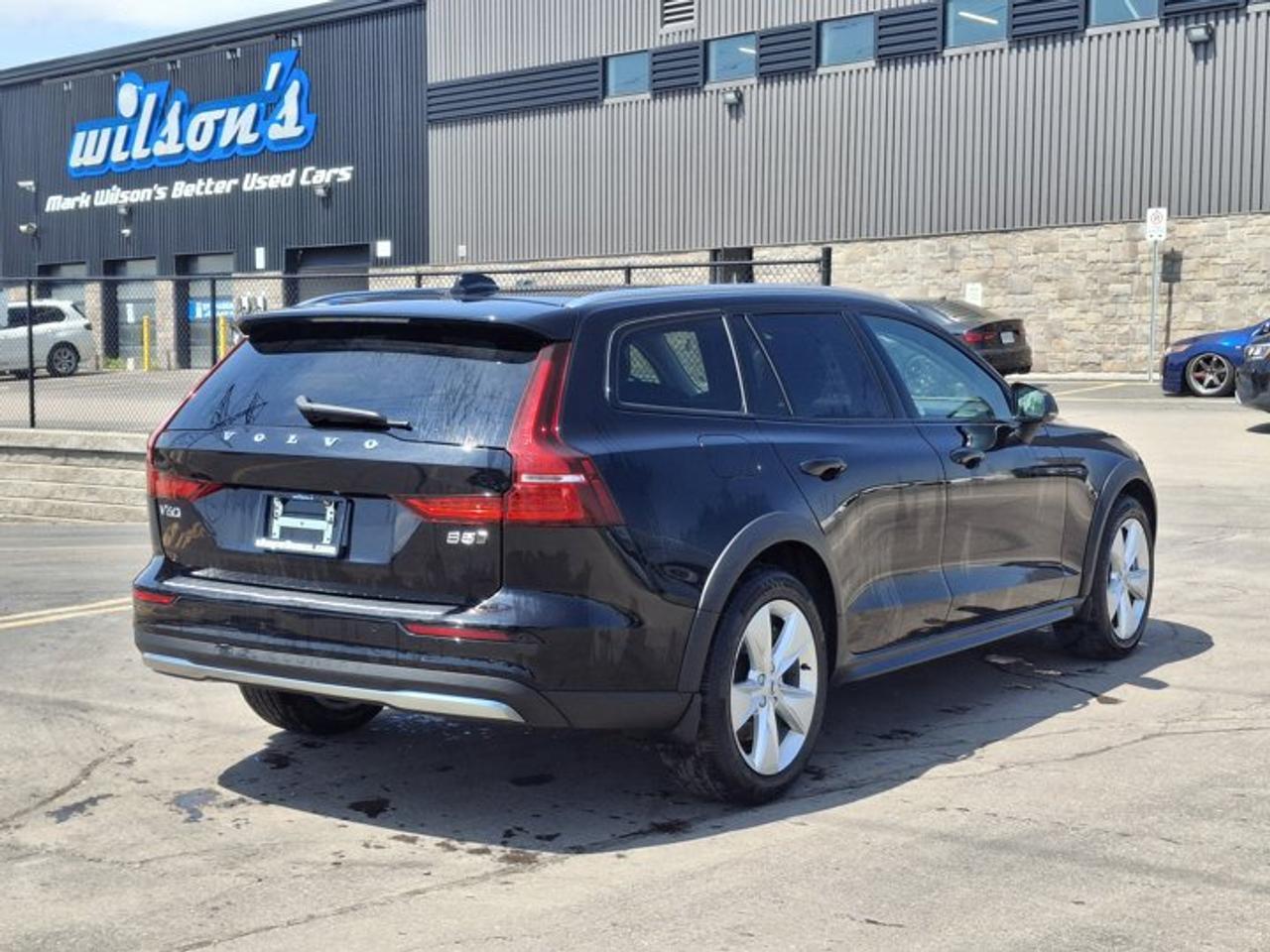 2025 Volvo V60 Cross Country Core AWD | Leather | Sunroof | Heated Seats | Power Seat | Rear Camera | and More ! Photo