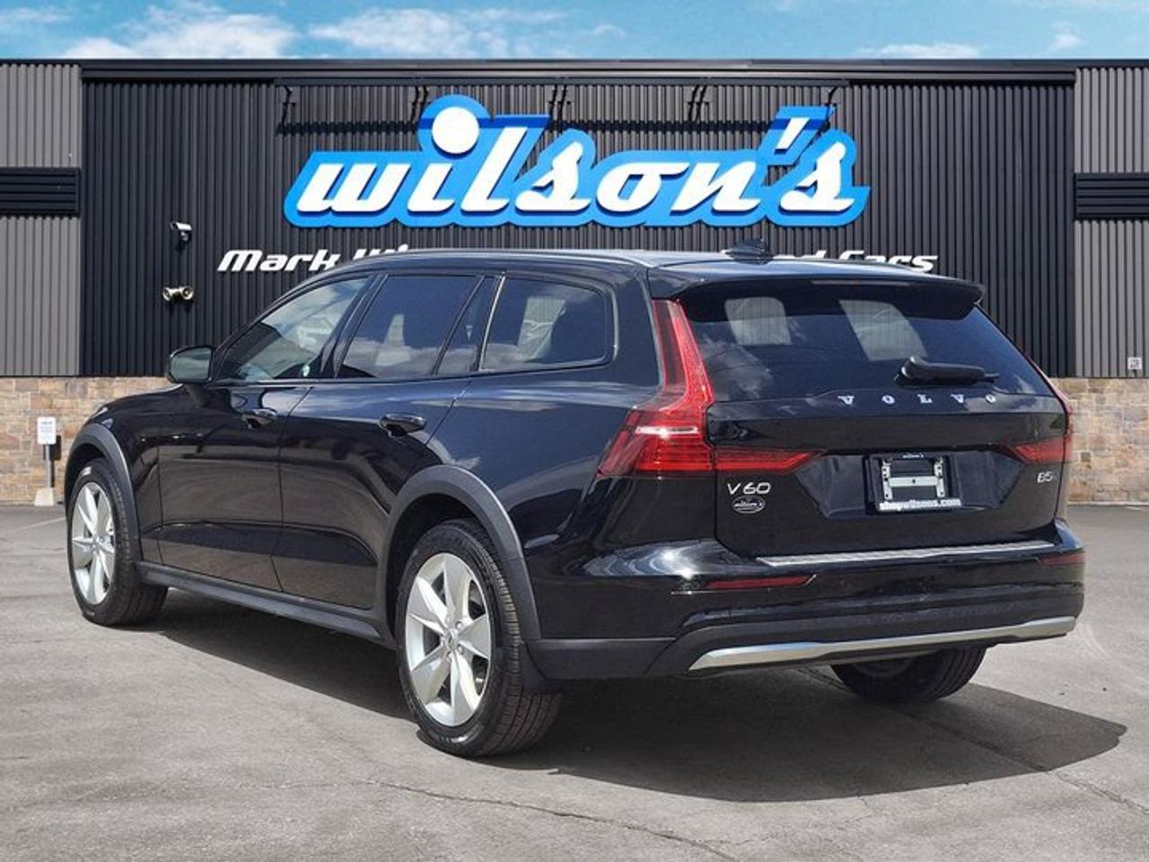 2025 Volvo V60 Cross Country Core AWD | Leather | Sunroof | Heated Seats | Power Seat | Rear Camera | and More ! Photo