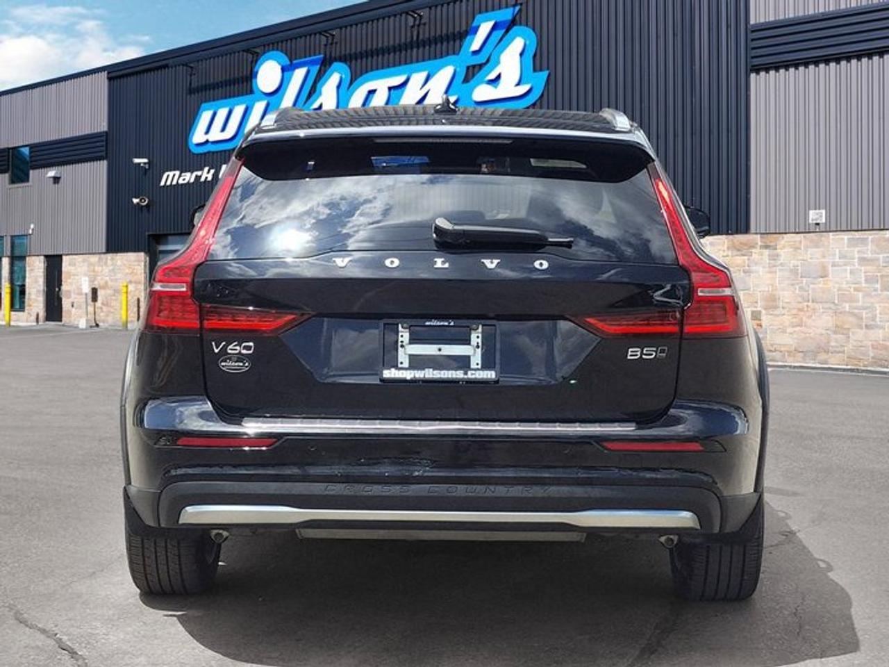 2025 Volvo V60 Cross Country Core AWD | Leather | Sunroof | Heated Seats | Power Seat | Rear Camera | and More ! Photo3