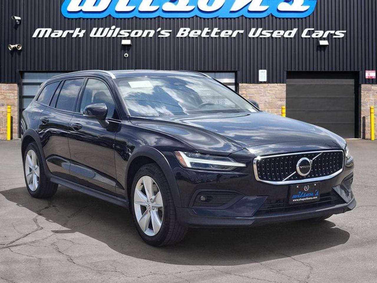 2025 Volvo V60 Cross Country Core AWD | Leather | Sunroof | Heated Seats | Power Seat | Rear Camera | and More ! Photo