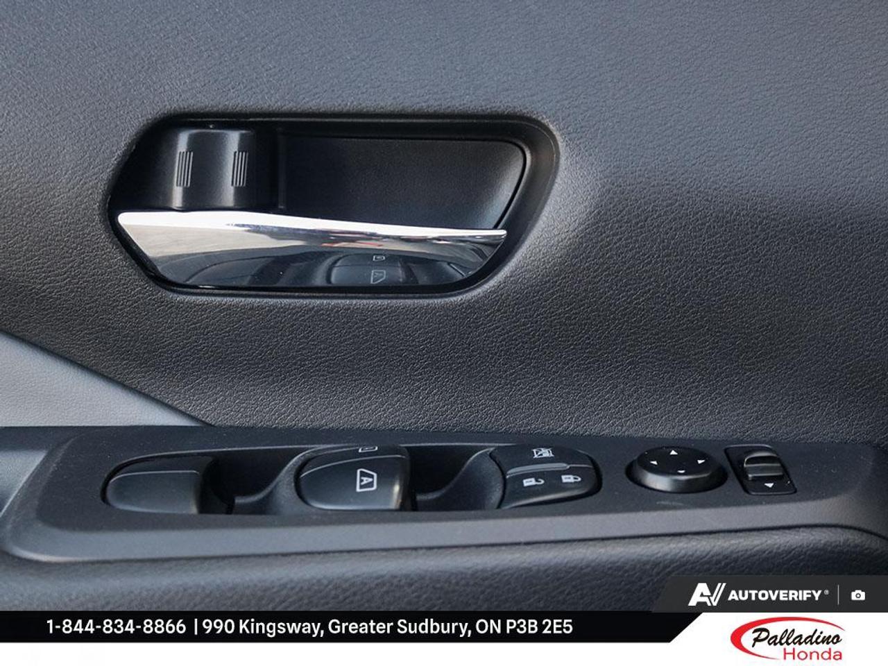 2024 Nissan Kicks SR Photo