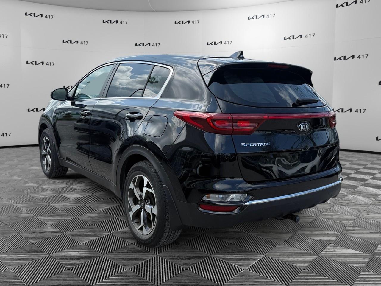2022 Kia Sportage LX FWD Photo2
