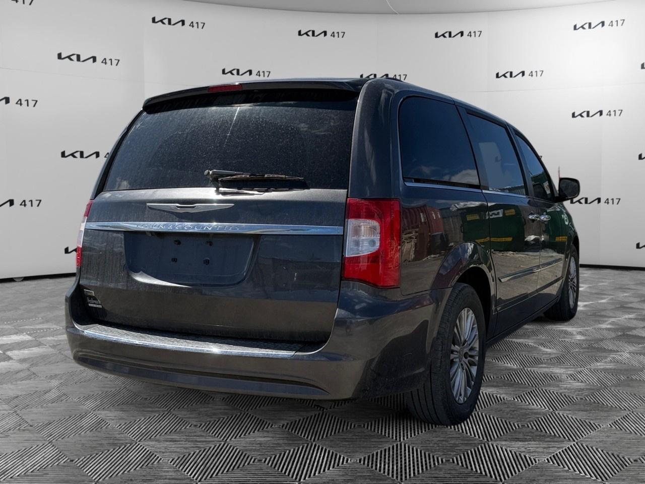 2015 Chrysler Town & Country 4dr Wgn Touring w/Leather Photo4