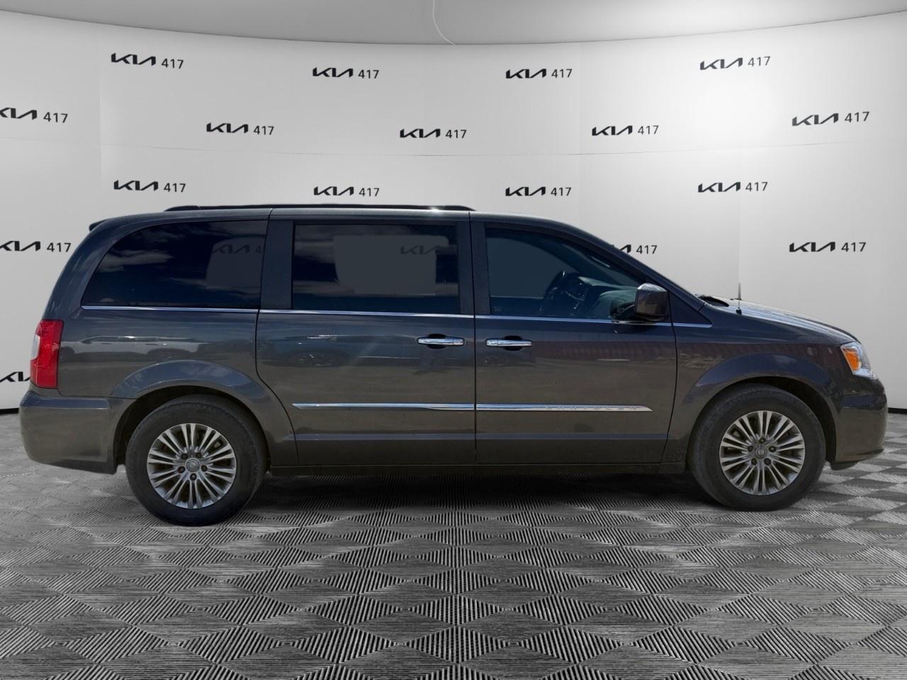 2015 Chrysler Town & Country 4dr Wgn Touring w/Leather Photo
