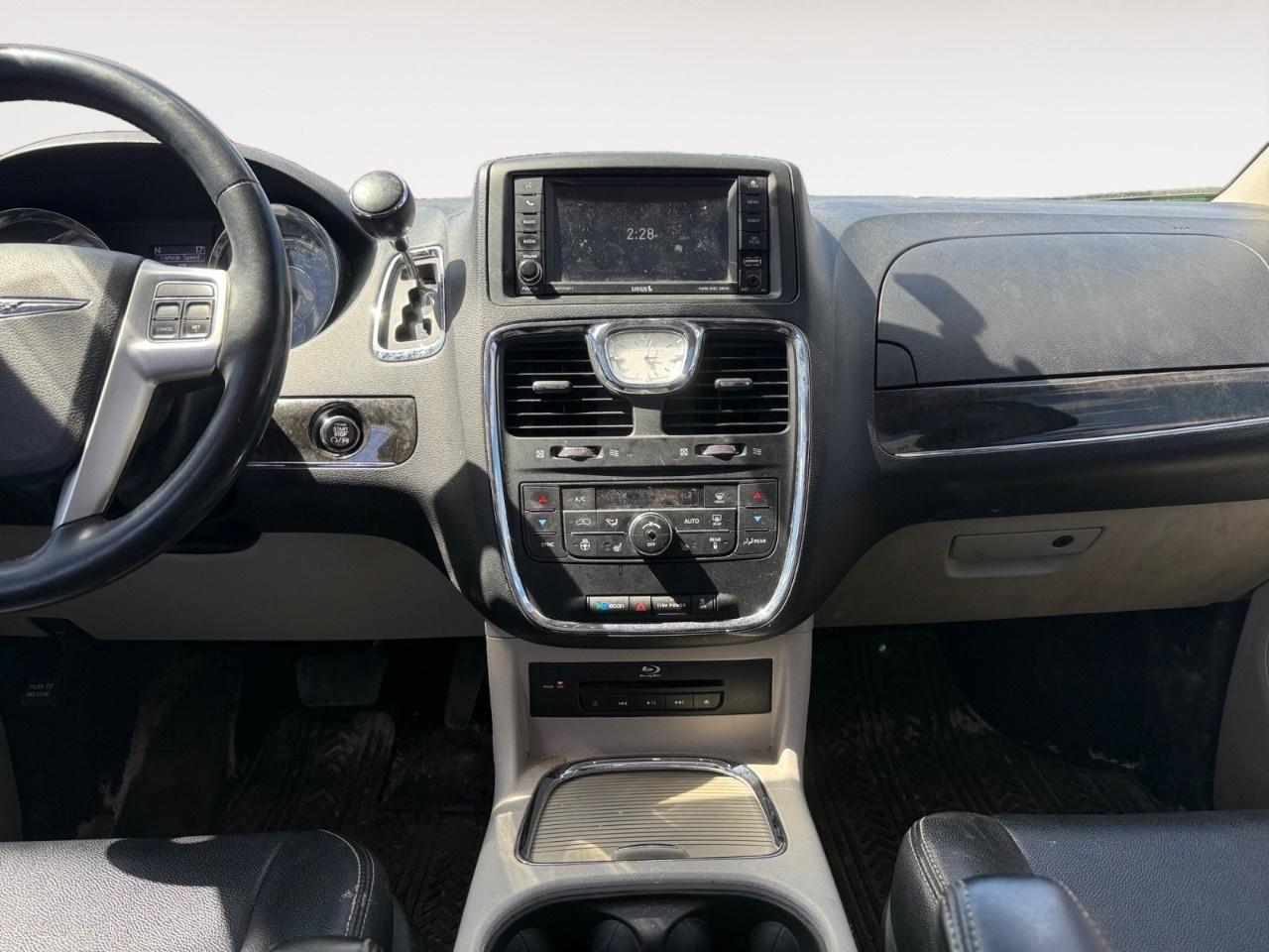 2015 Chrysler Town & Country 4dr Wgn Touring w/Leather Photo