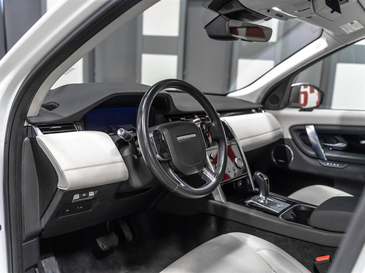 2020 Land Rover Discovery Sport SE|P250|Adaptive Cruise Control|Meridian Sound|Low Kilometers Photo4