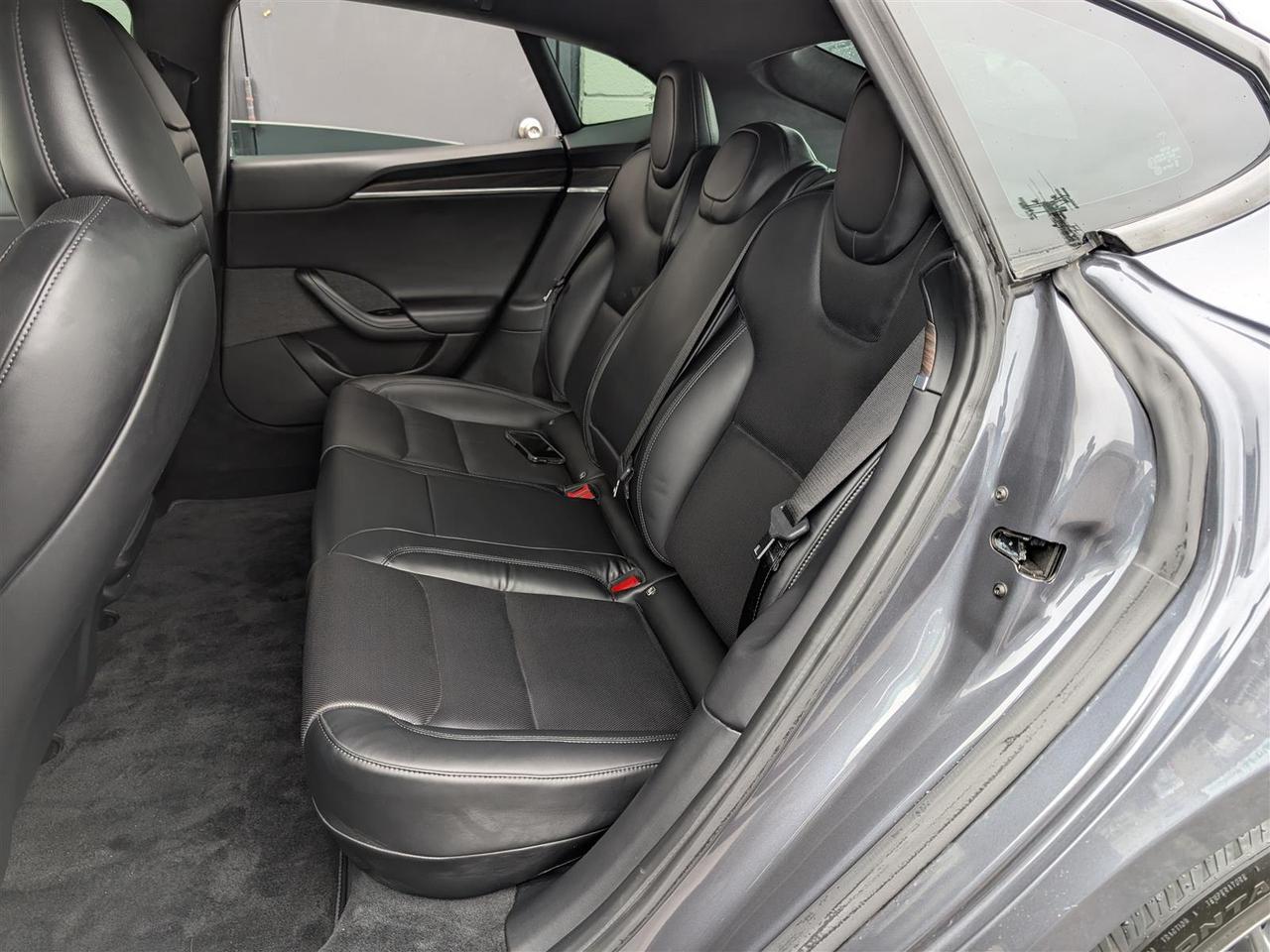 2022 Tesla Model S AWD - YOKE STEERING Photo