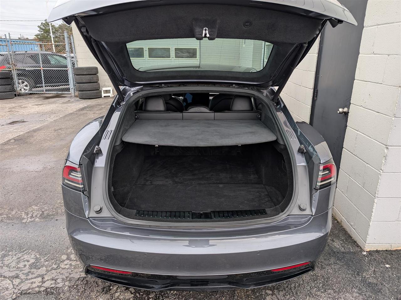 2022 Tesla Model S AWD - YOKE STEERING Photo