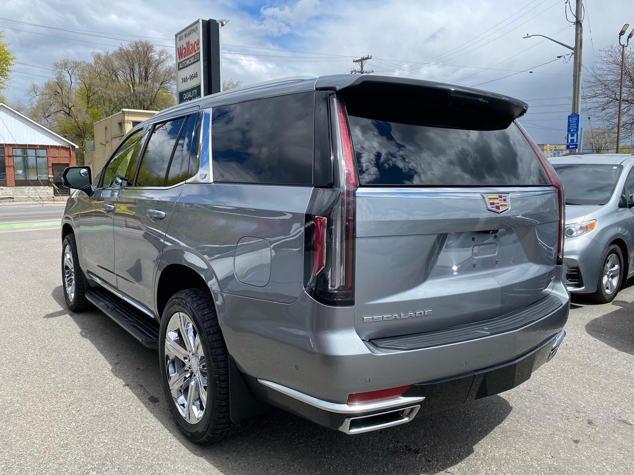 2023 Cadillac Escalade Premium Luxury 4WD | Super Cruise | Panoramic Sunroof Photo3