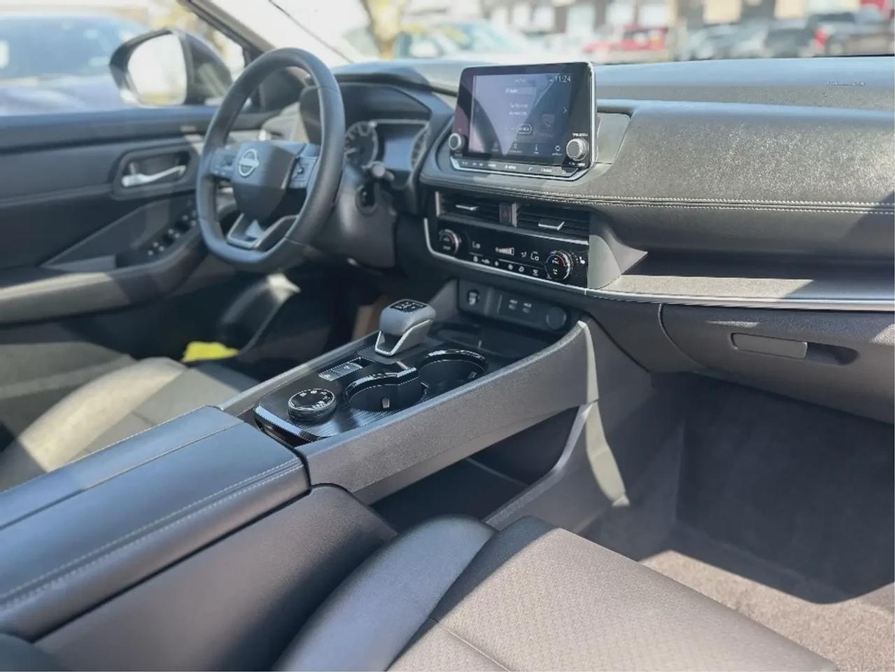 2025 Nissan Rogue SV MIDNIGHT EDITION Photo