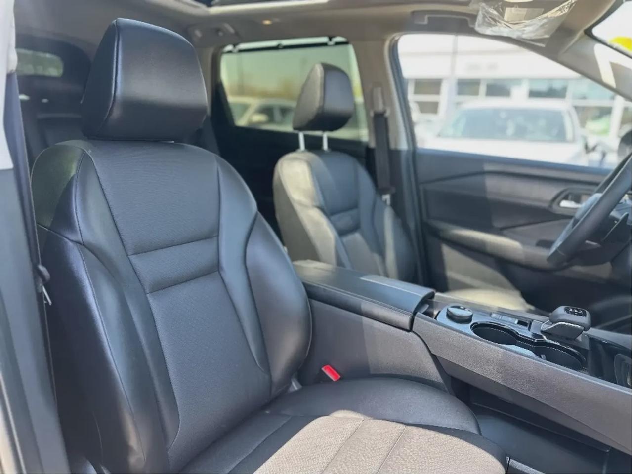 2025 Nissan Rogue SV MIDNIGHT EDITION Photo