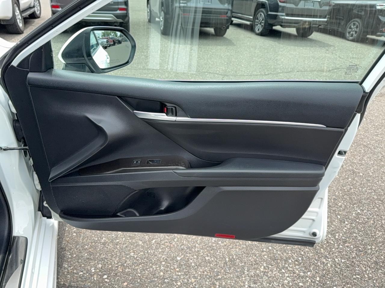 2024 Toyota Camry SE Photo