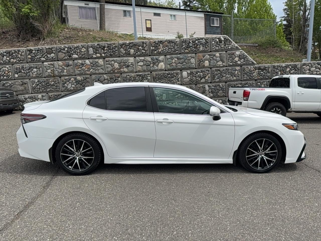 2024 Toyota Camry SE Photo