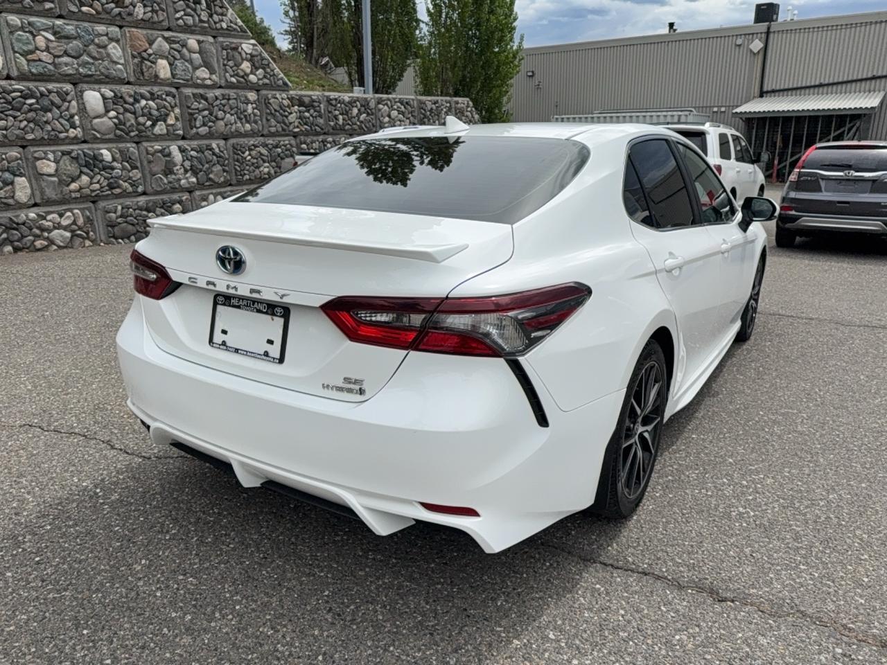2024 Toyota Camry SE Photo