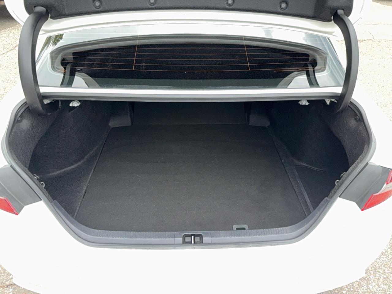 2024 Toyota Camry SE Photo