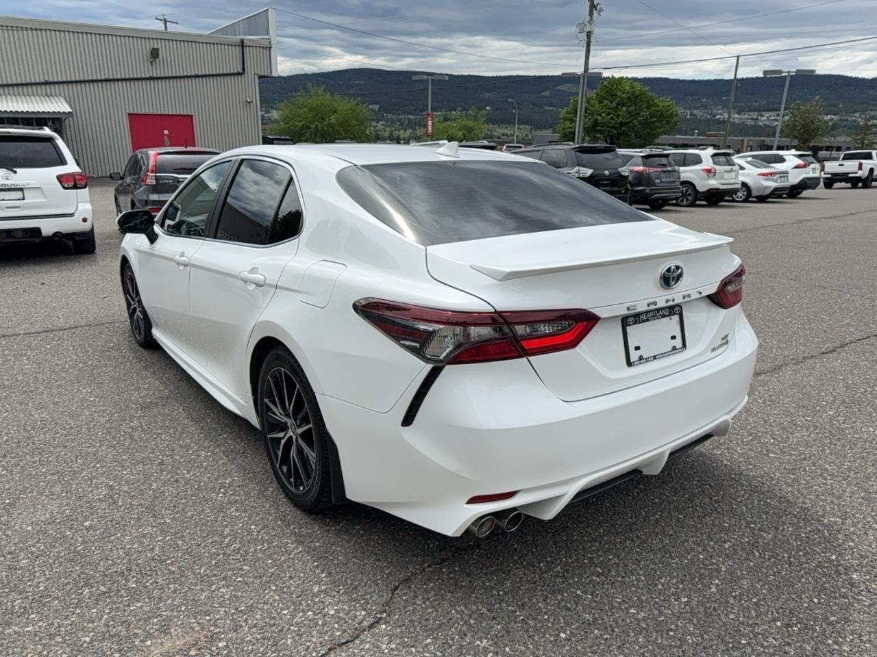2024 Toyota Camry SE Photo