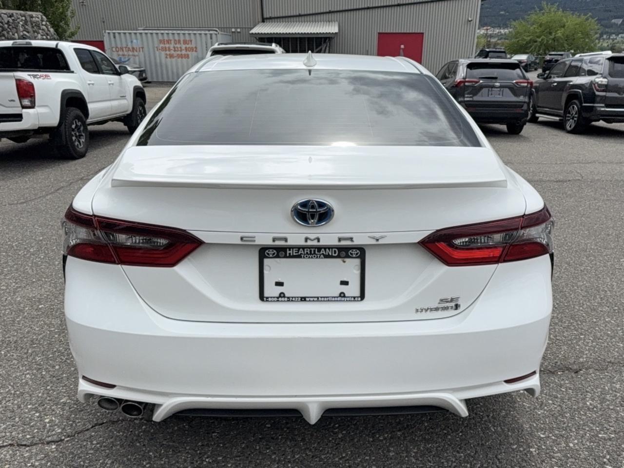 2024 Toyota Camry SE Photo