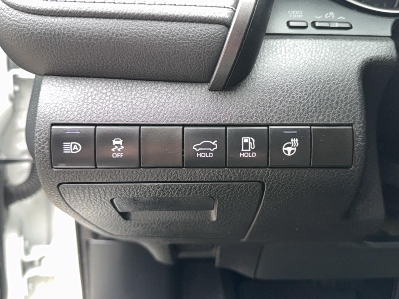 2024 Toyota Camry SE Photo