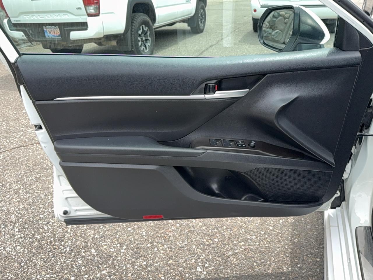 2024 Toyota Camry SE Photo