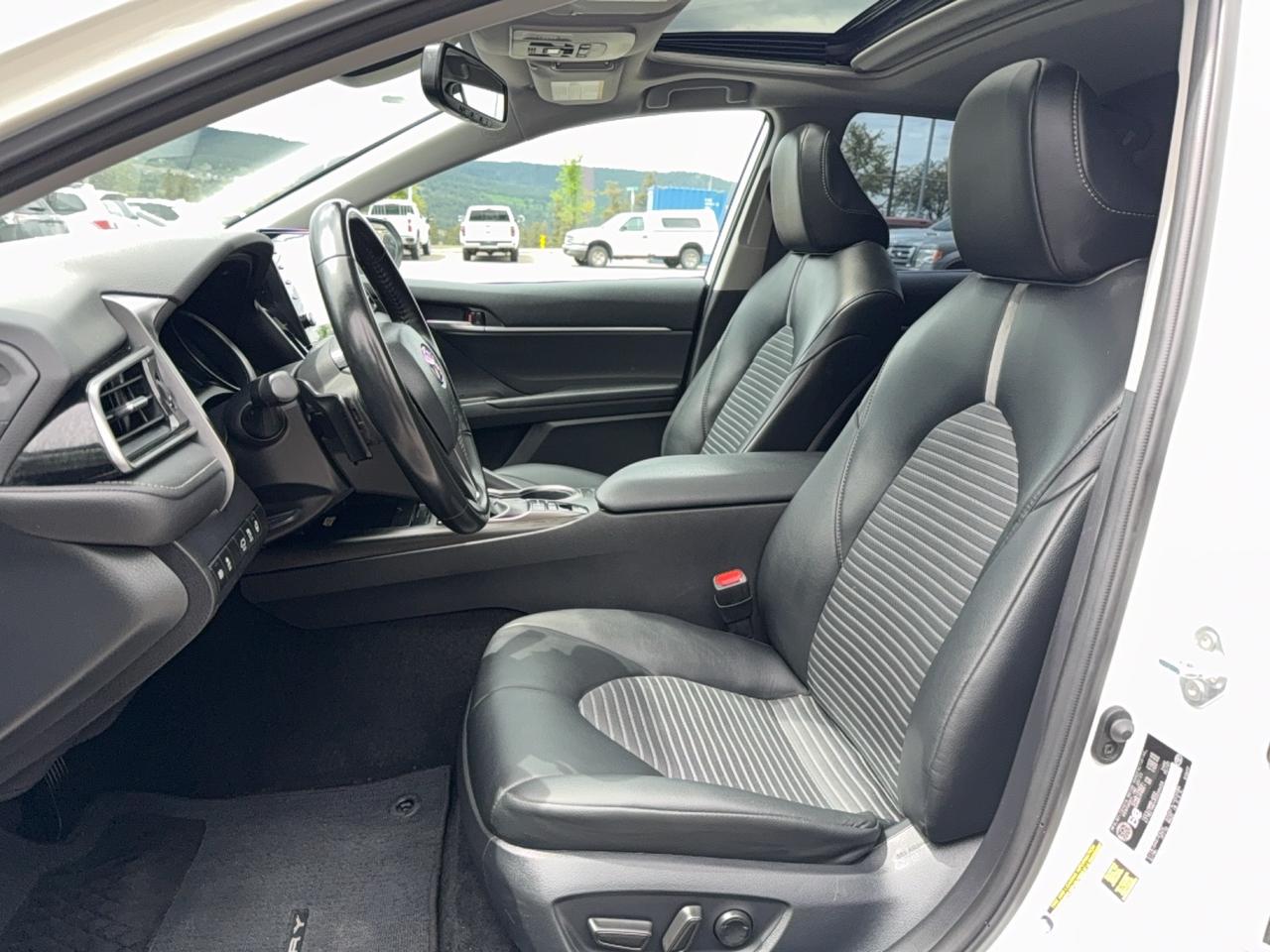 2024 Toyota Camry SE Photo