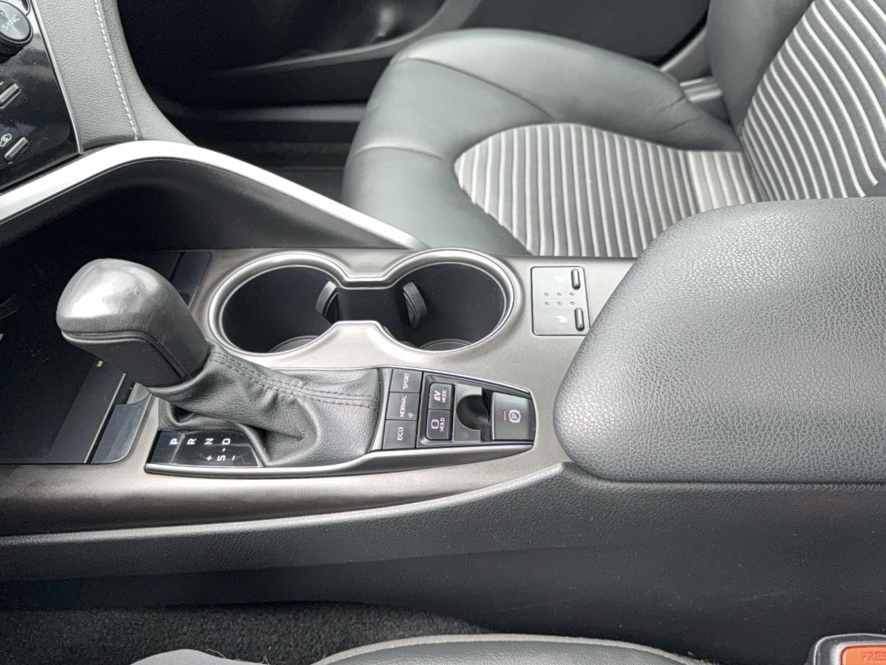 2024 Toyota Camry SE Photo