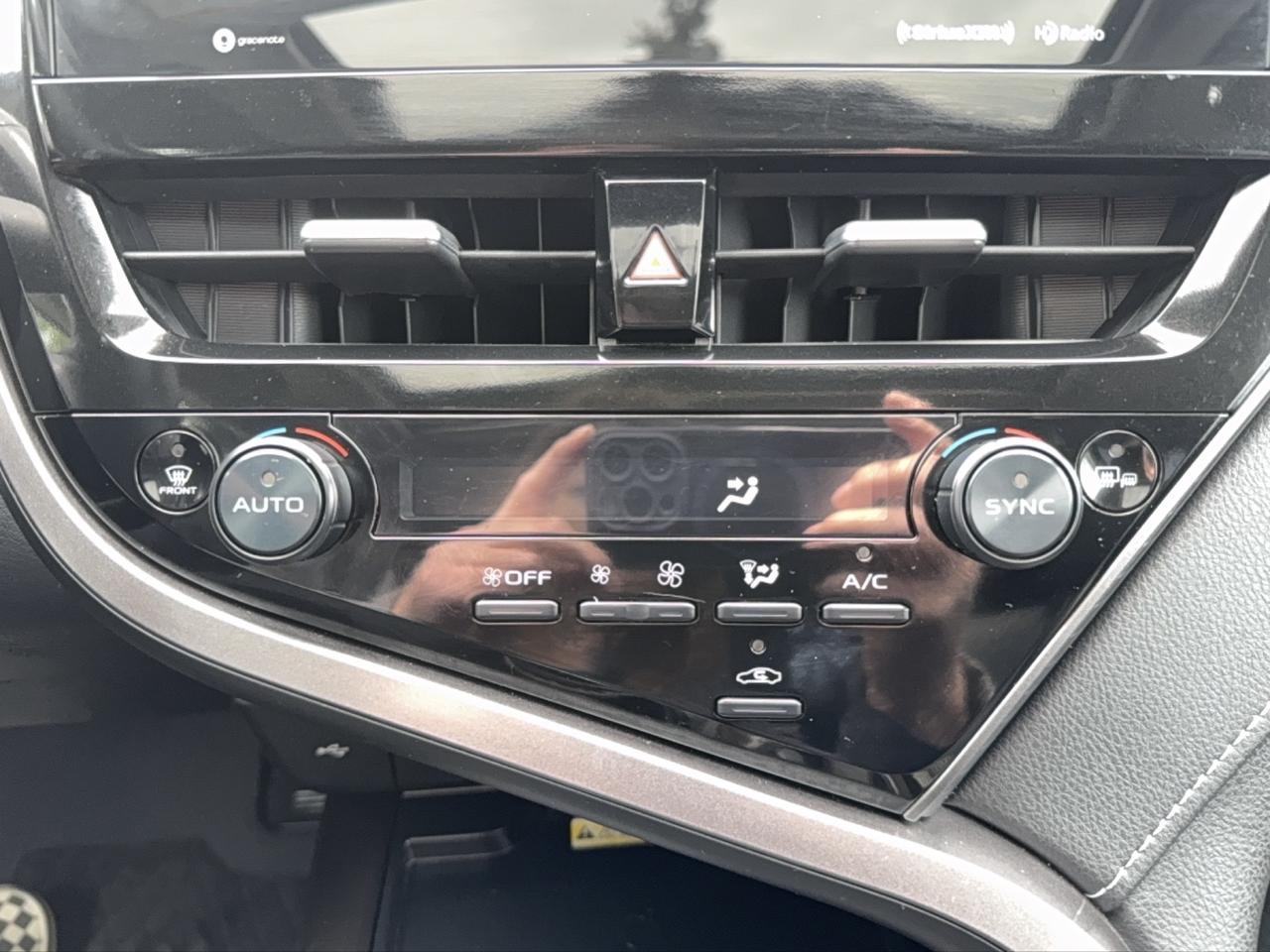 2024 Toyota Camry SE Photo