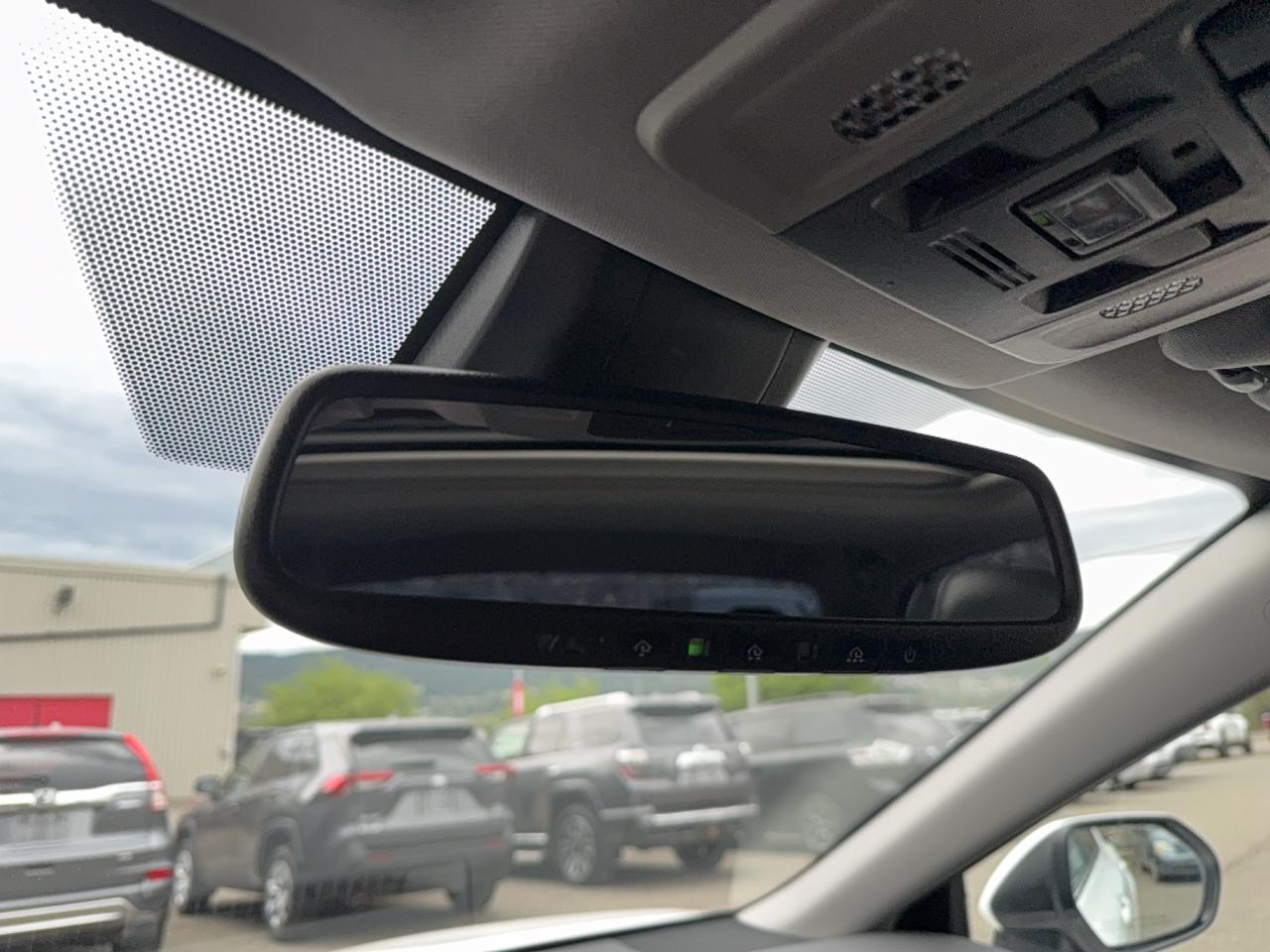 2024 Toyota Camry SE Photo