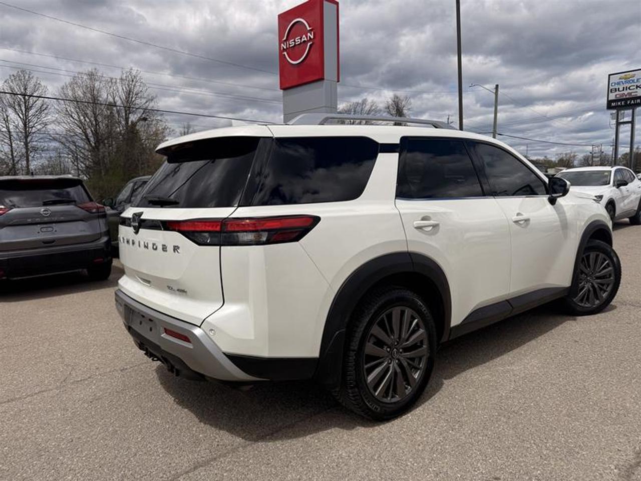 2022 Nissan Pathfinder SL V6 4x4 at Photo