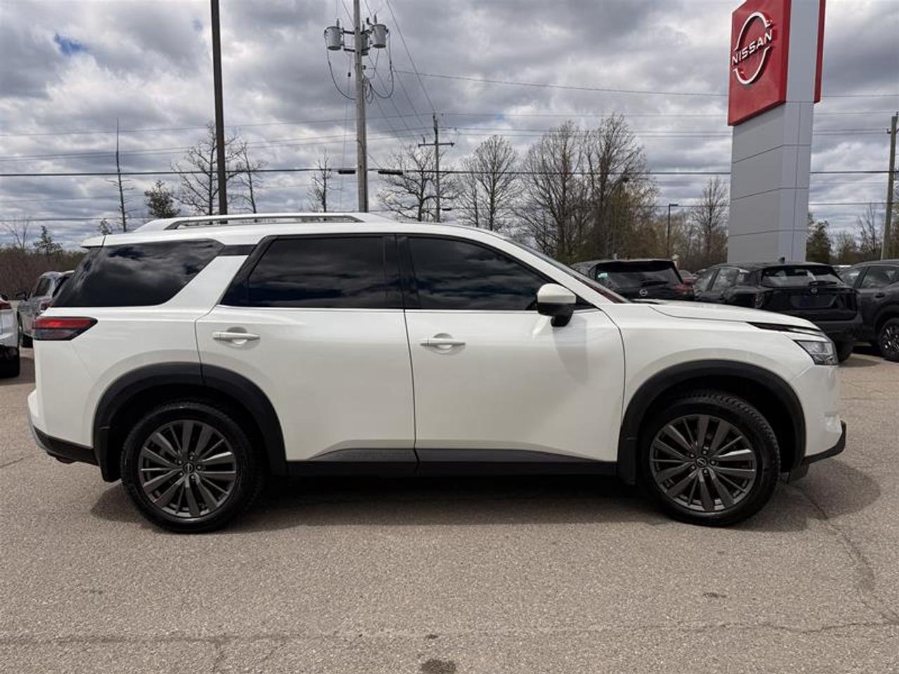 2022 Nissan Pathfinder SL V6 4x4 at Photo