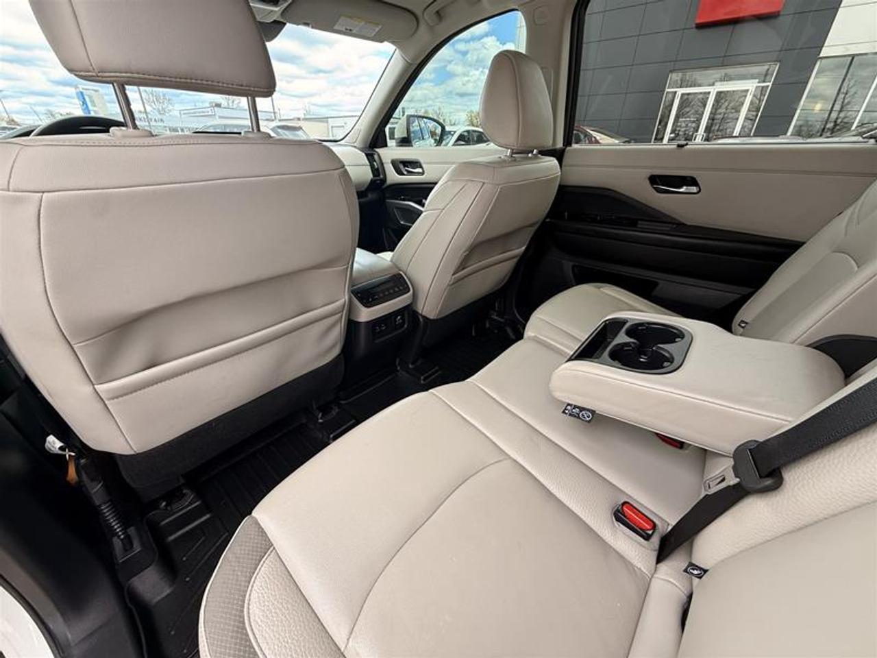 2022 Nissan Pathfinder SL V6 4x4 at Photo