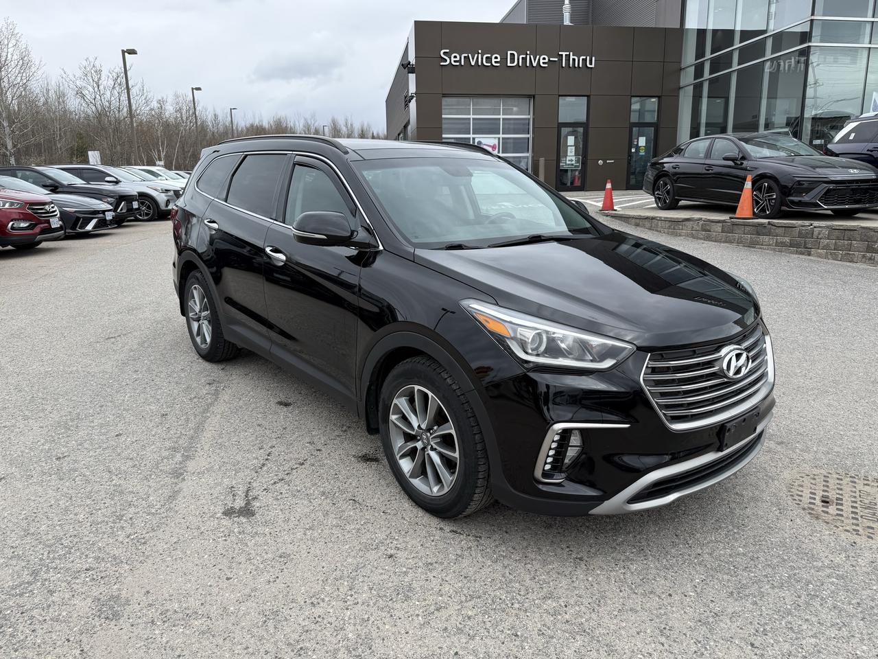 2017 Hyundai Santa Fe XL AWD 4dr Luxury Photo3