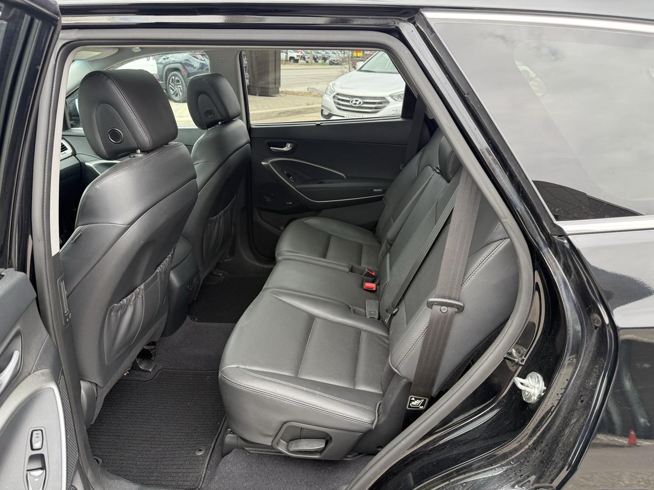 2017 Hyundai Santa Fe XL AWD 4dr Luxury Photo