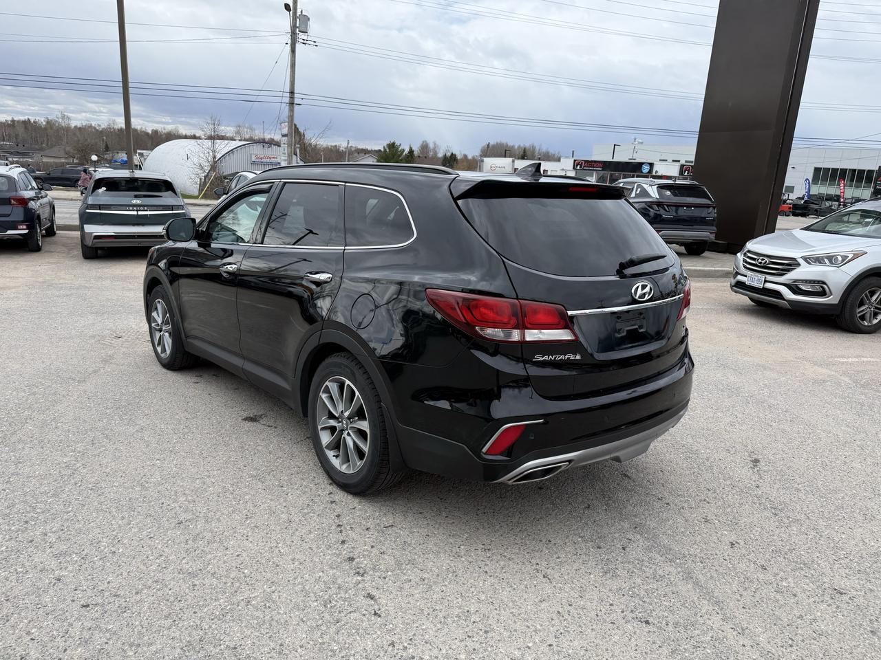 2017 Hyundai Santa Fe XL AWD 4dr Luxury Photo