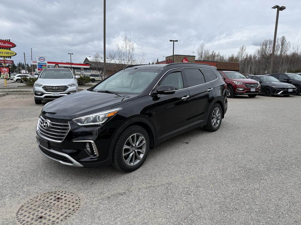 2017 Hyundai Santa Fe XL AWD 4dr Luxury Photo1