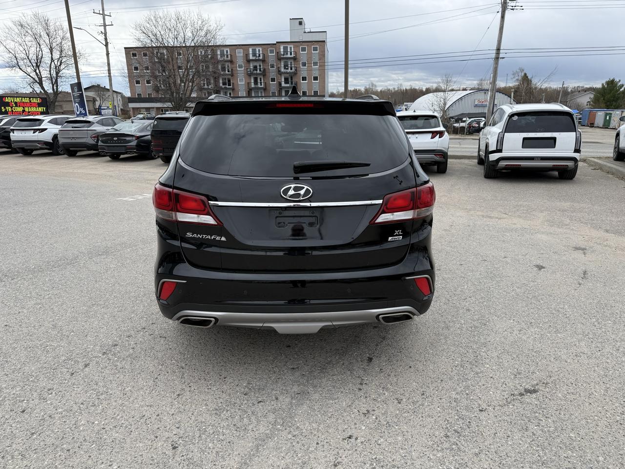 2017 Hyundai Santa Fe XL AWD 4dr Luxury Photo