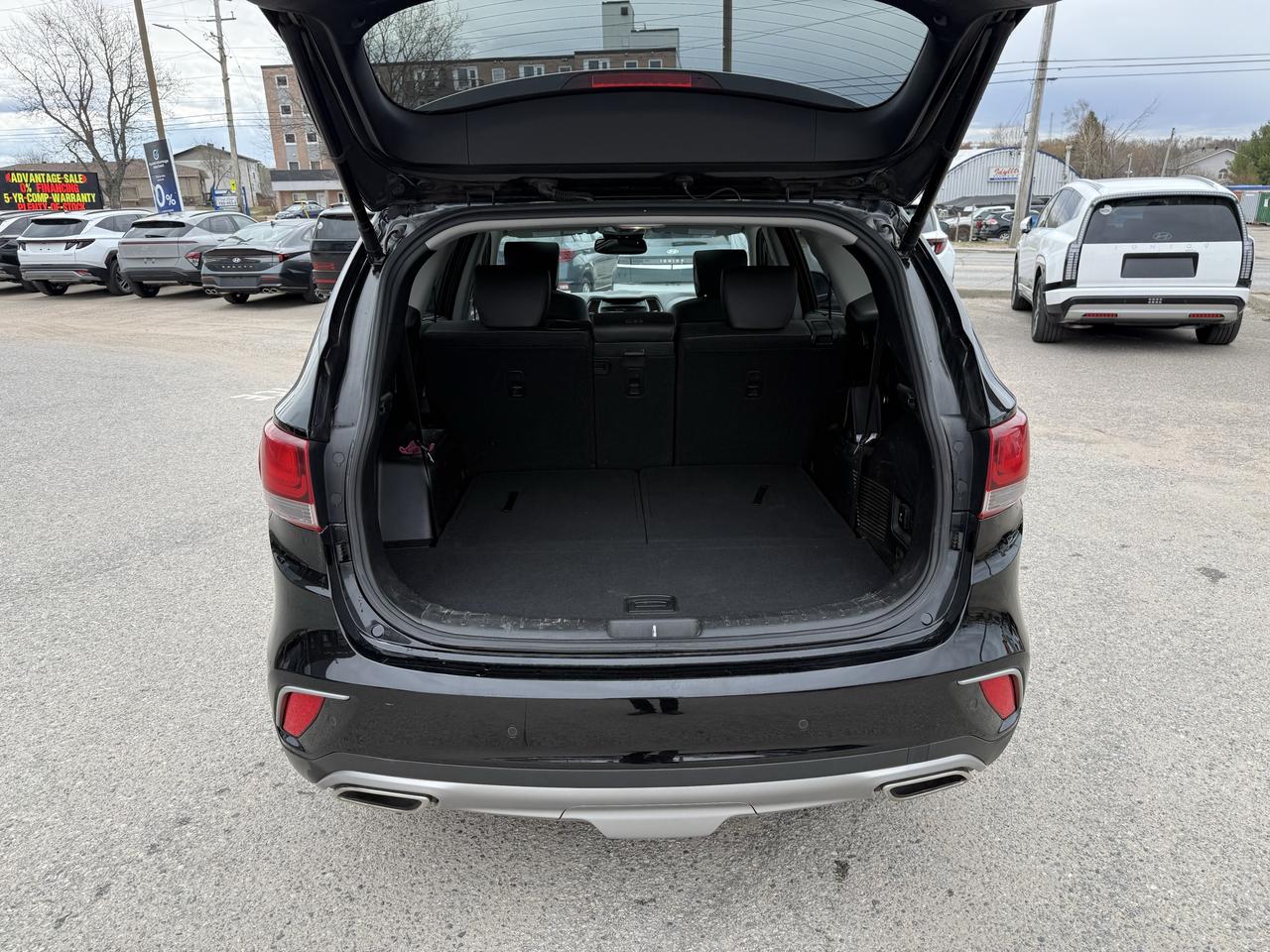 2017 Hyundai Santa Fe XL AWD 4dr Luxury Photo
