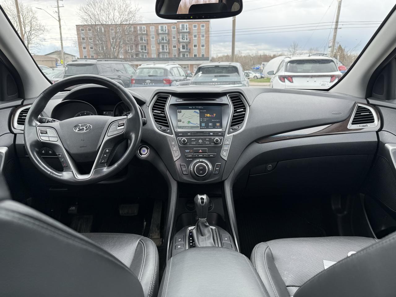 2017 Hyundai Santa Fe XL AWD 4dr Luxury Photo
