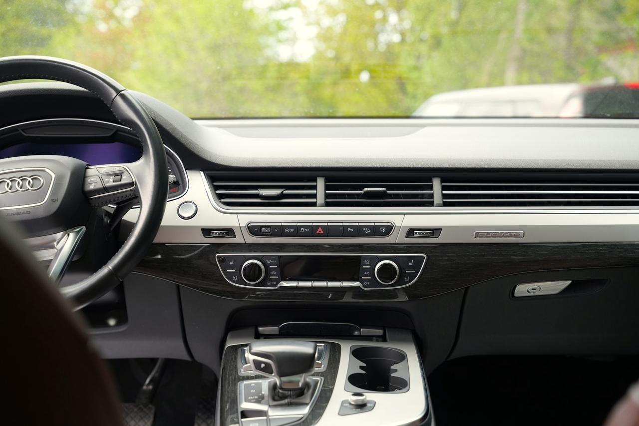 2017 Audi Q7 3.0 Premium Plus Quattro Photo