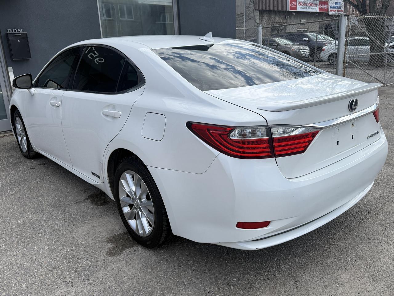 2013 Lexus ES 300 hybrid Photo