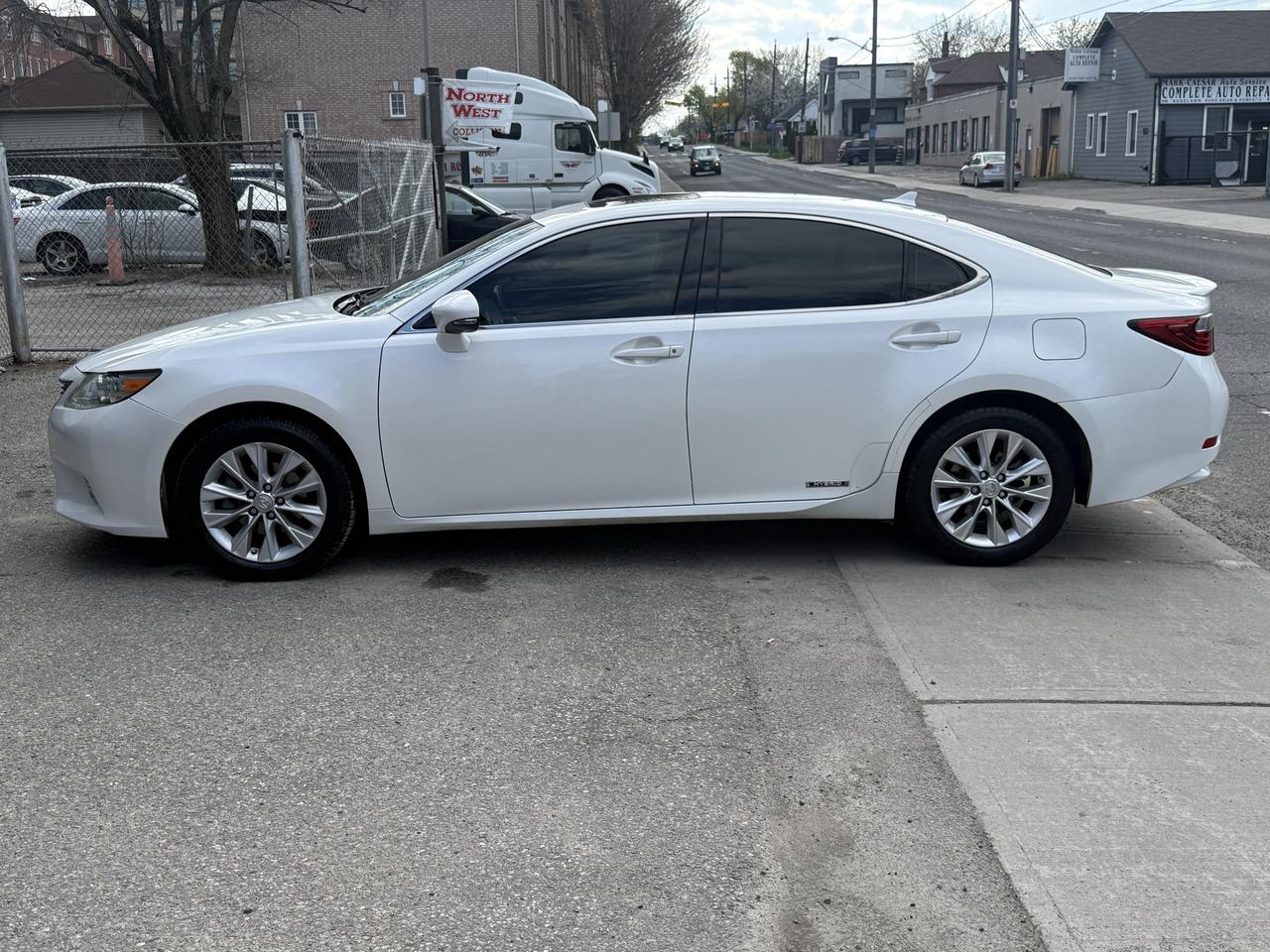 2013 Lexus ES 300 hybrid Photo