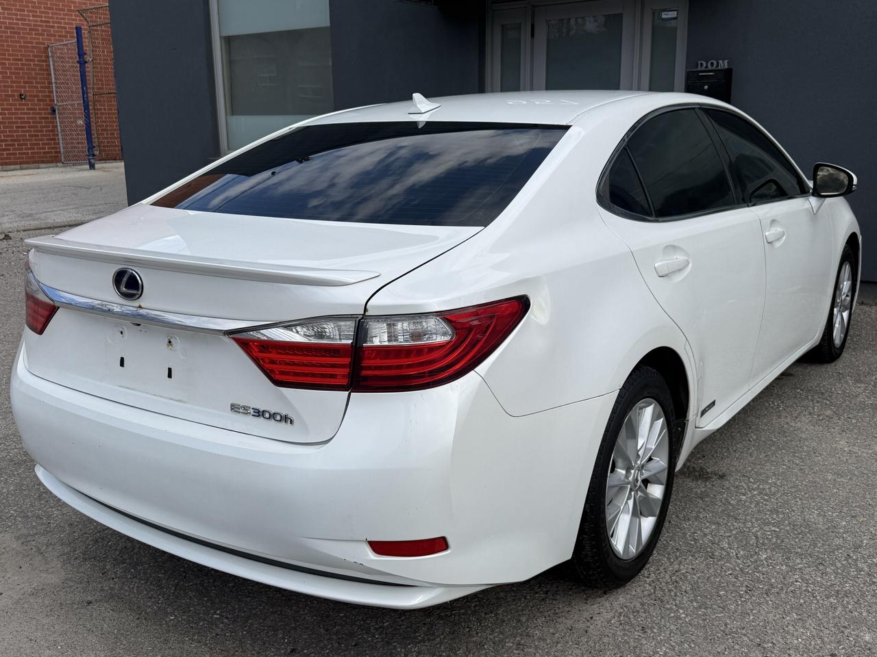 2013 Lexus ES 300 hybrid Photo