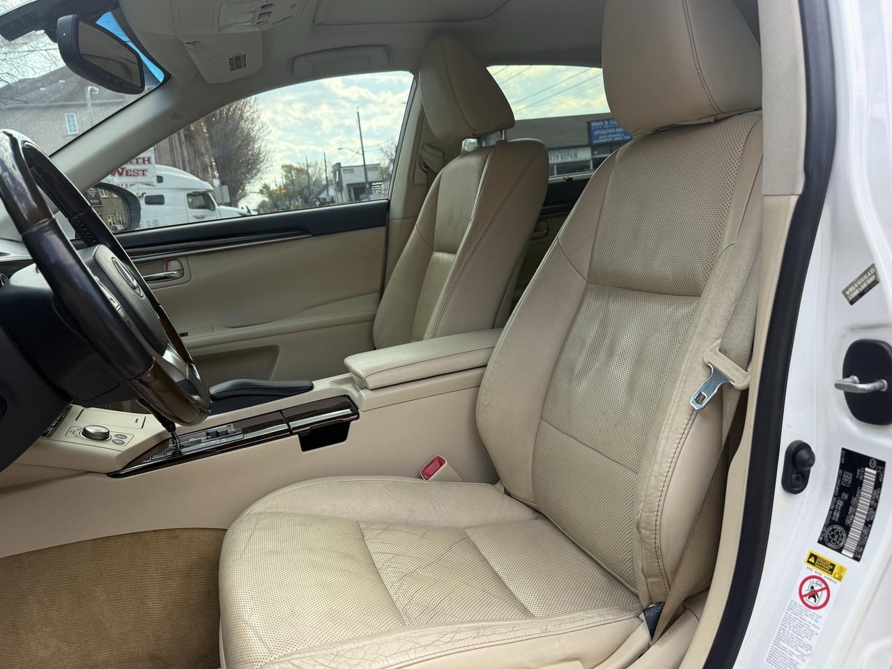 2013 Lexus ES 300 hybrid Photo