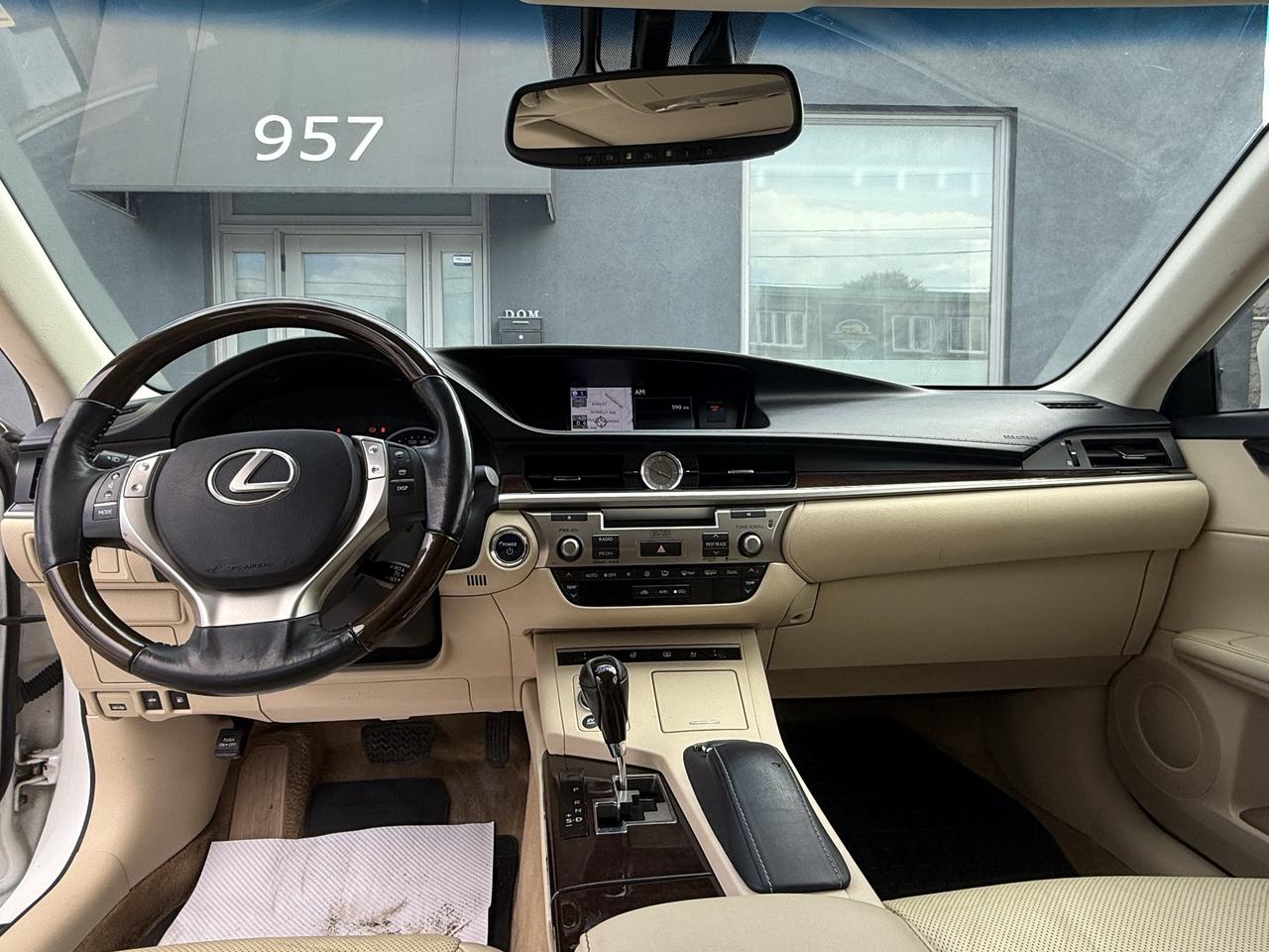 2013 Lexus ES 300 hybrid Photo