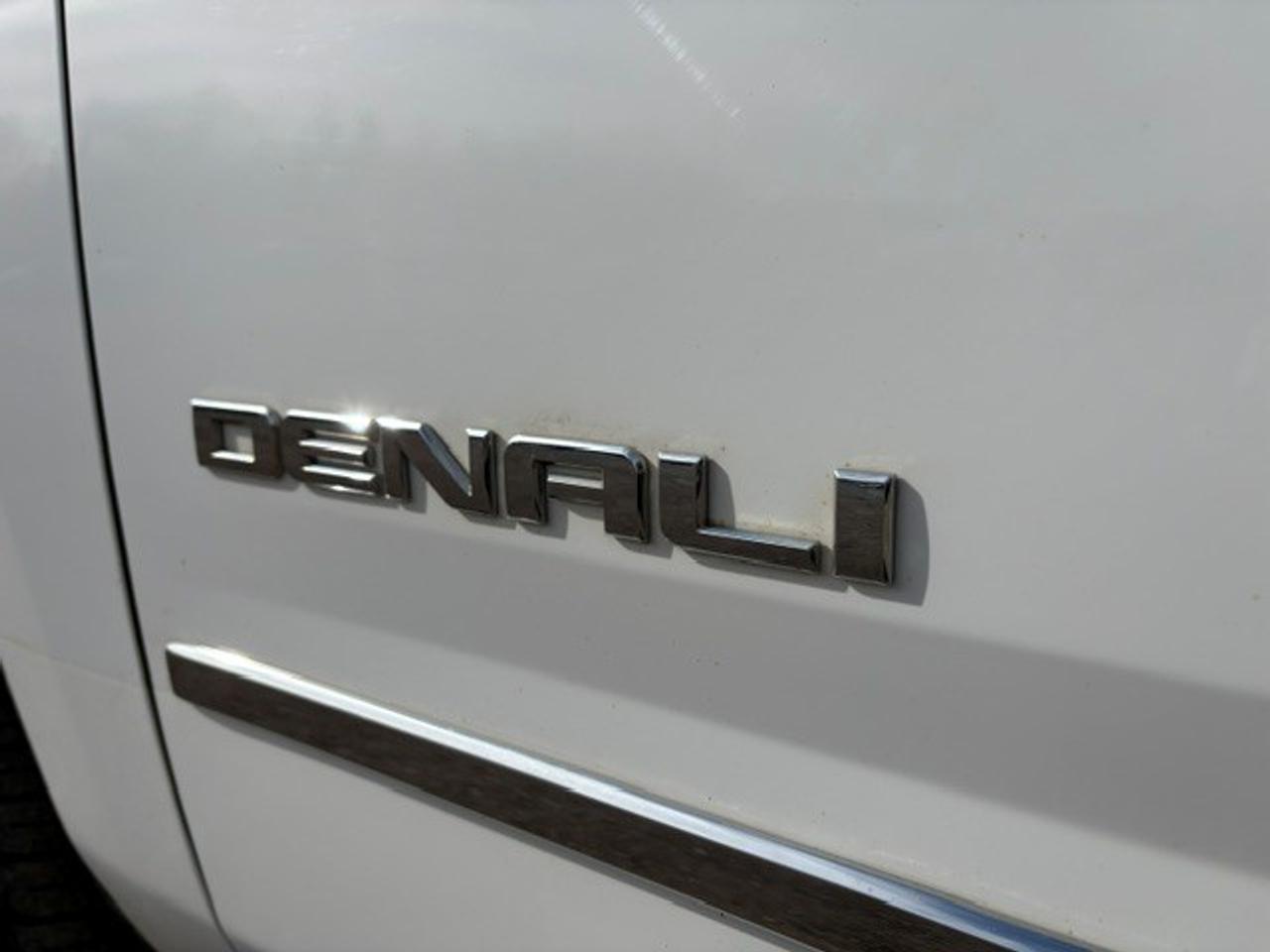 2018 GMC Yukon XL Denali Photo