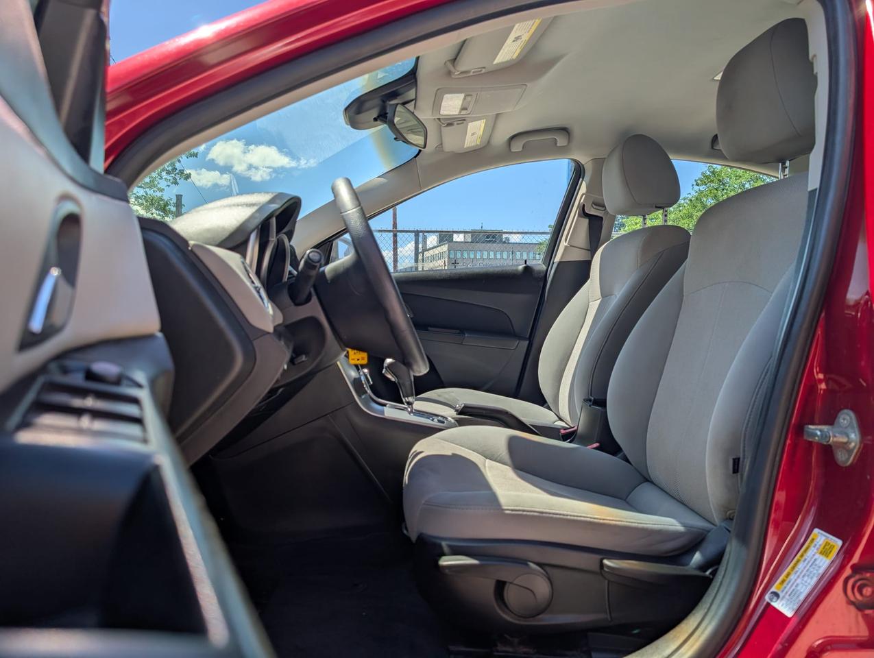 2011 Chevrolet Cruze LT w/1FL Photo