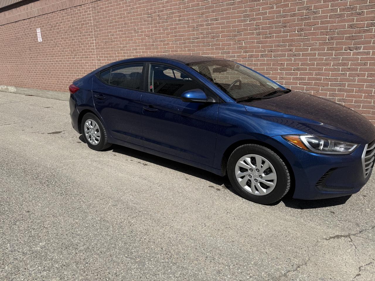 2017 Hyundai Elantra LE Photo4