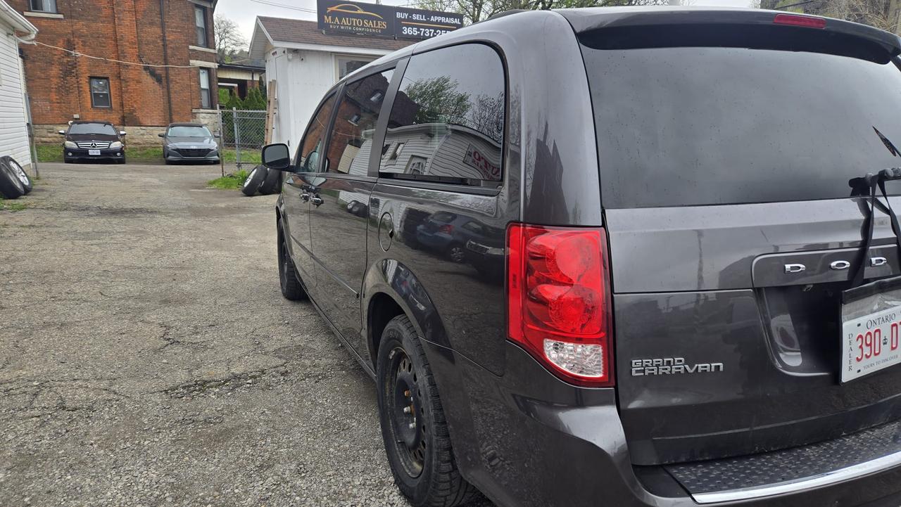2015 Dodge Grand Caravan SXT Photo3