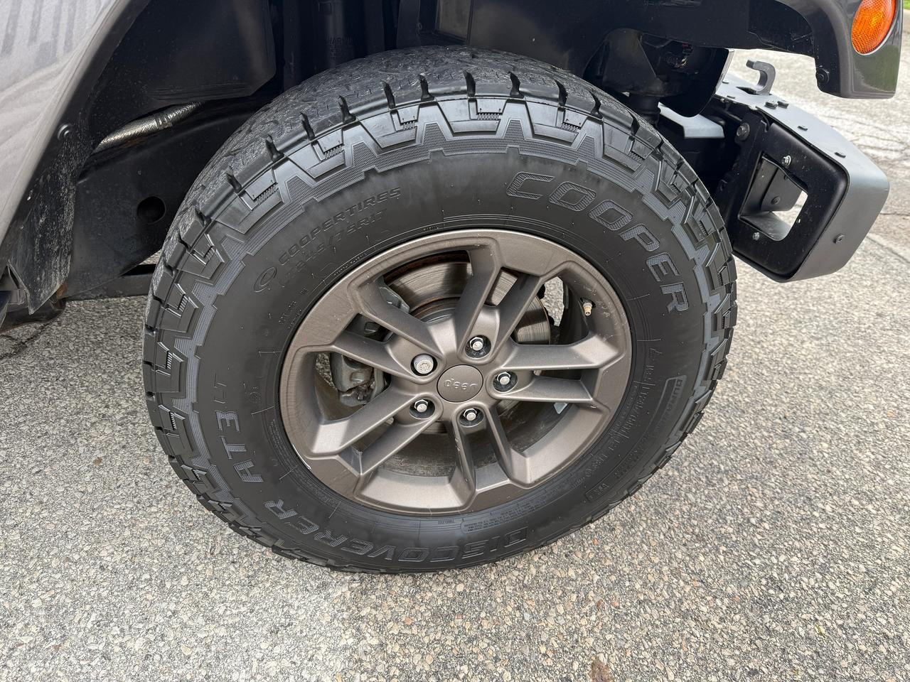 2016 Jeep Wrangler Unlimited Sahara 75th Anniversary..V6..CERTIFIED ! Photo