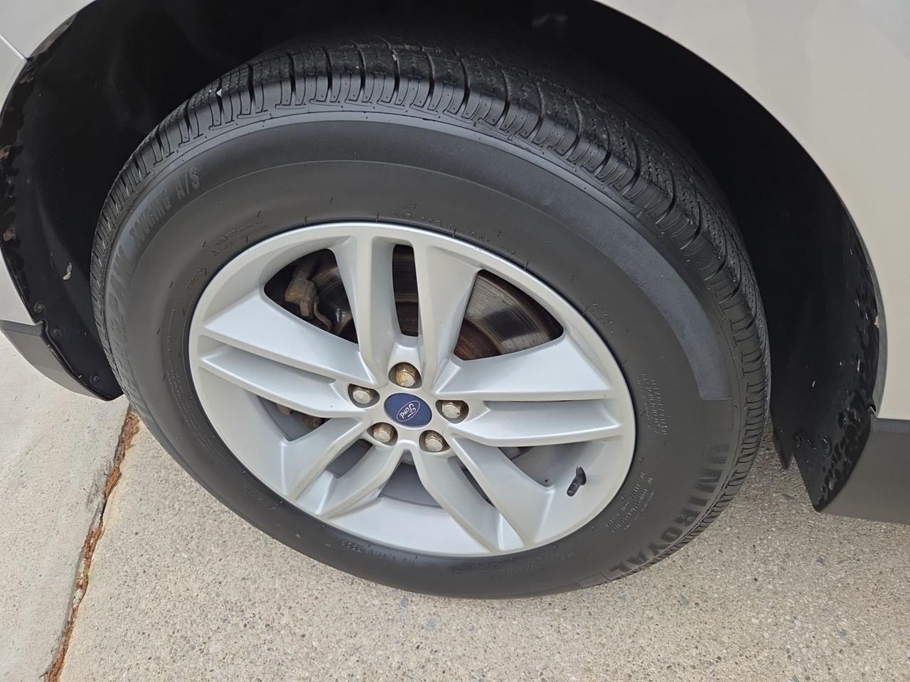 2017 Ford Edge SEL Photo
